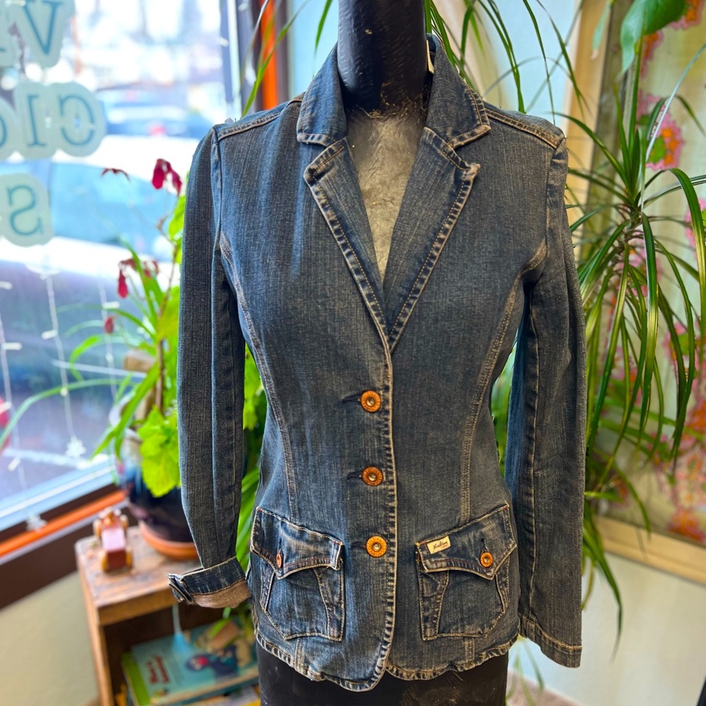 💙SOLD!!💙Excellent condition Levi Strauss Jean Jacket